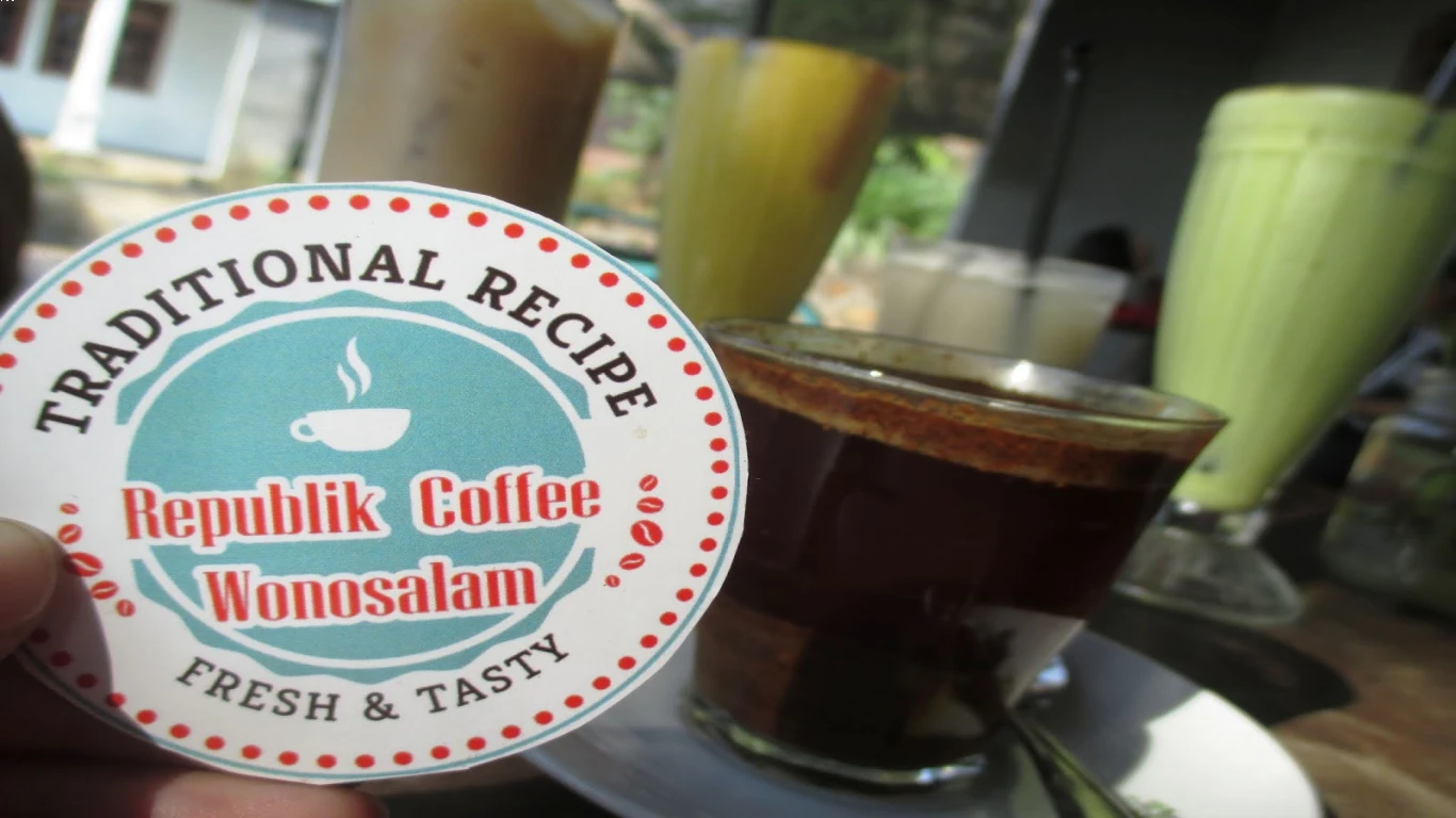 Menikmati Kopi Wonosalam di Pagi Hari