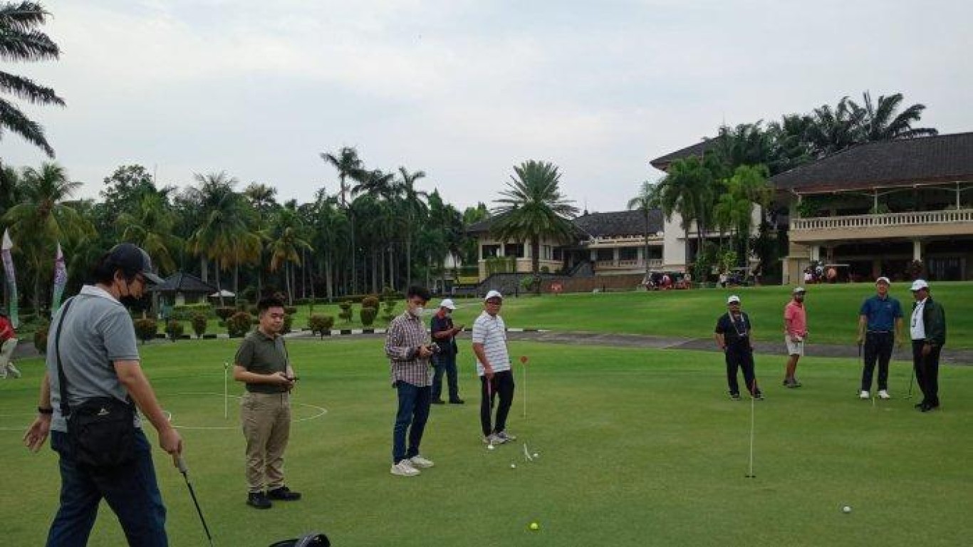 Olahraga golf untuk anak dan remaja
