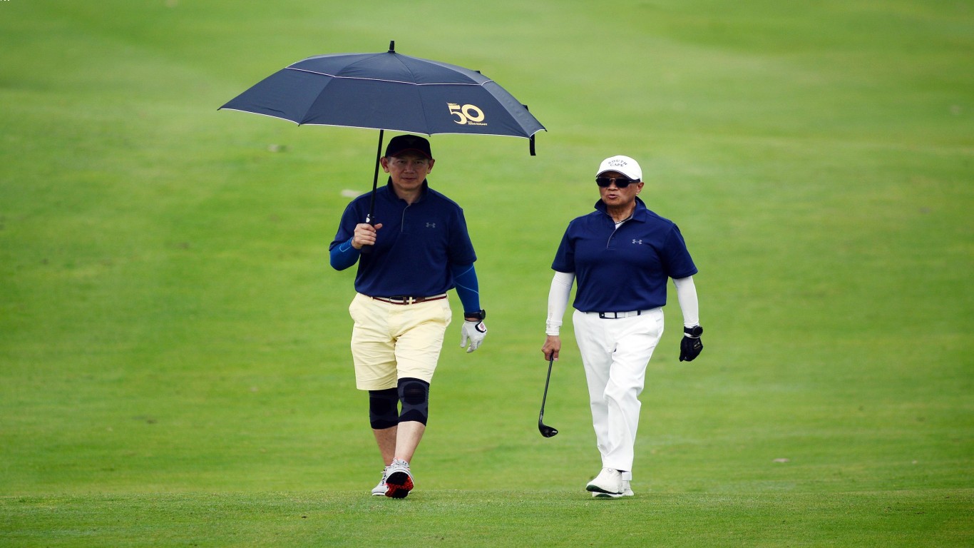 Cara mengikuti turnamen olahraga golf amatir