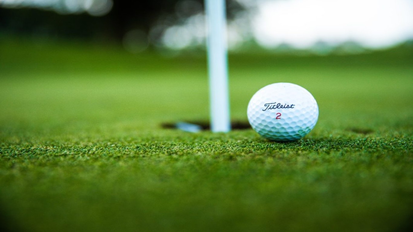 Olahraga golf untuk menjaga kebugaran