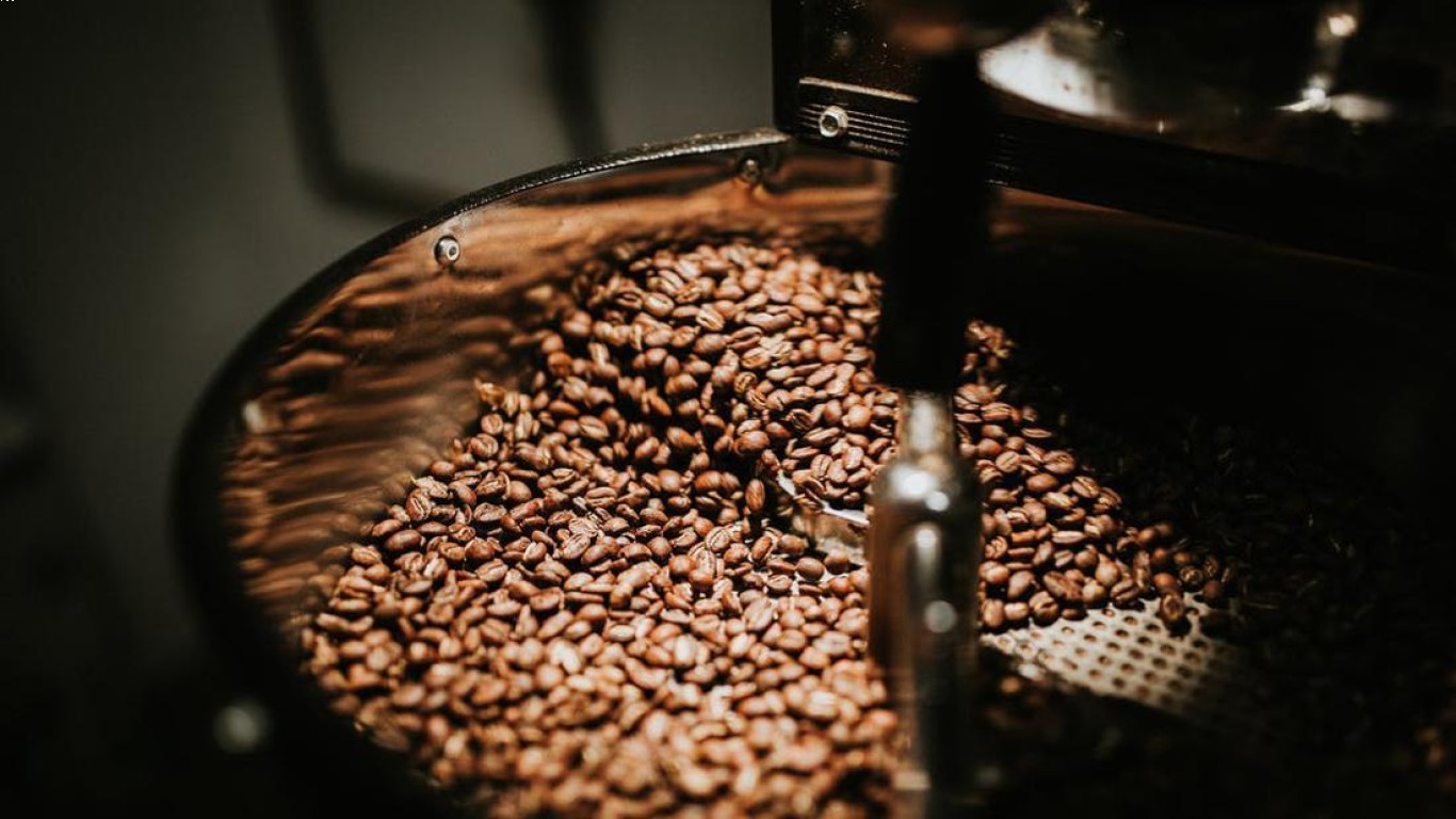 Kopi sebagai Komoditas Strategis di Masa Depan Peran Kopi dalam Pertumbuhan Ekonomi Nasional Transformasi Industri Kopi di Era Digital Kopi dan Inovasi Produk untuk Daya Saing Ekonomi Dampak Perdagangan Kopi terhadap Ekonomi Lokal Masa Depan Kopi sebagai 