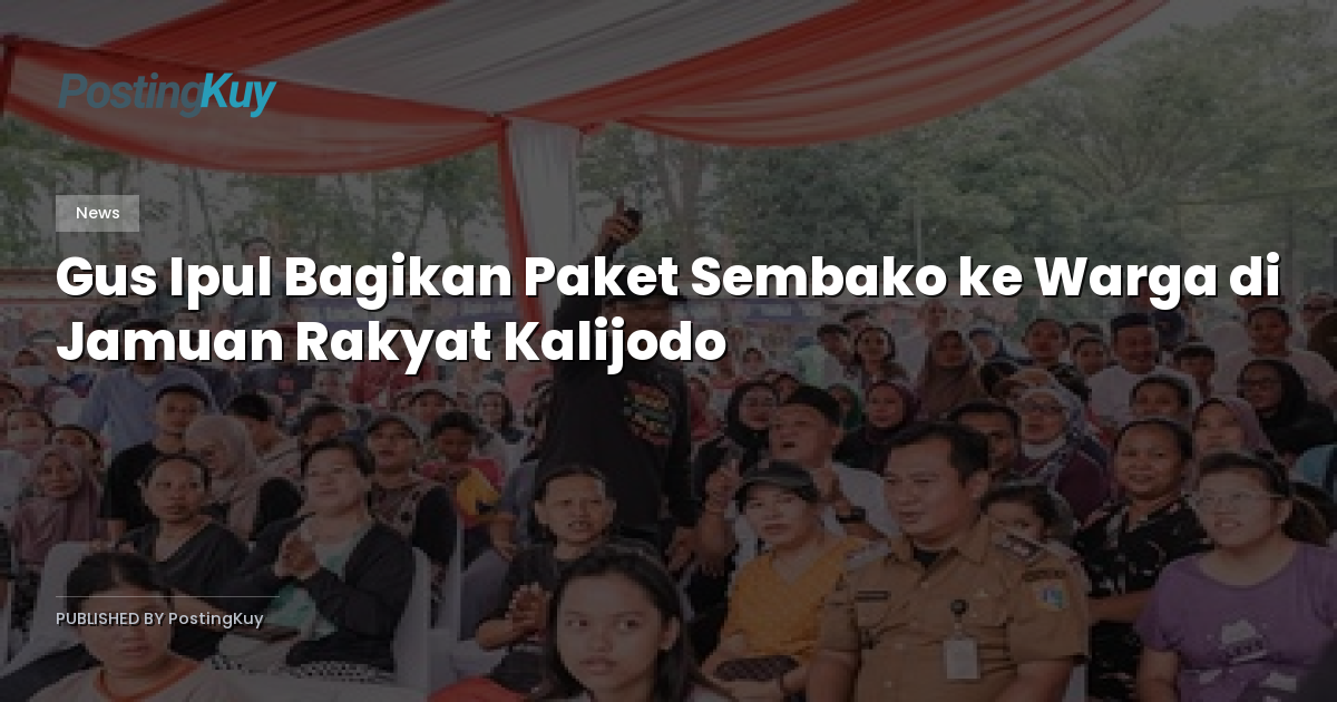 Gus Ipul Bagikan Paket Sembako ke Warga di Jamuan Rakyat Kalijodo