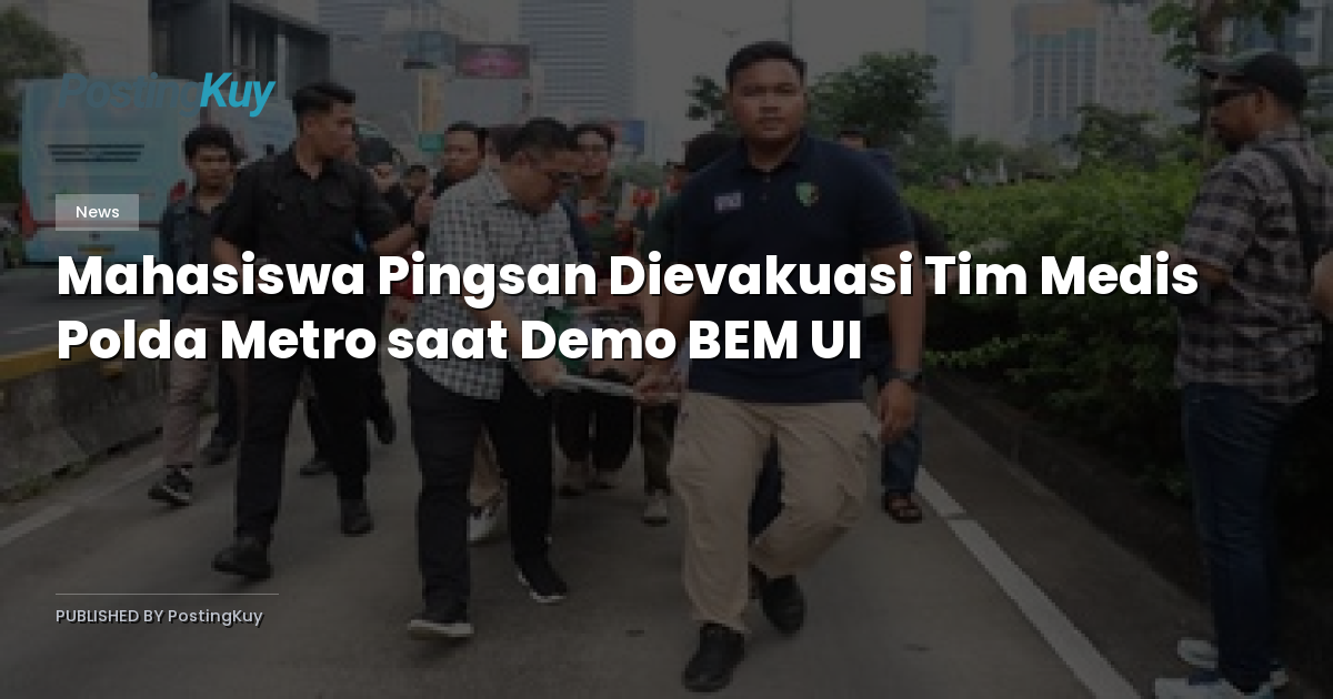 Mahasiswa Pingsan Dievakuasi Tim Medis Polda Metro saat Demo BEM UI