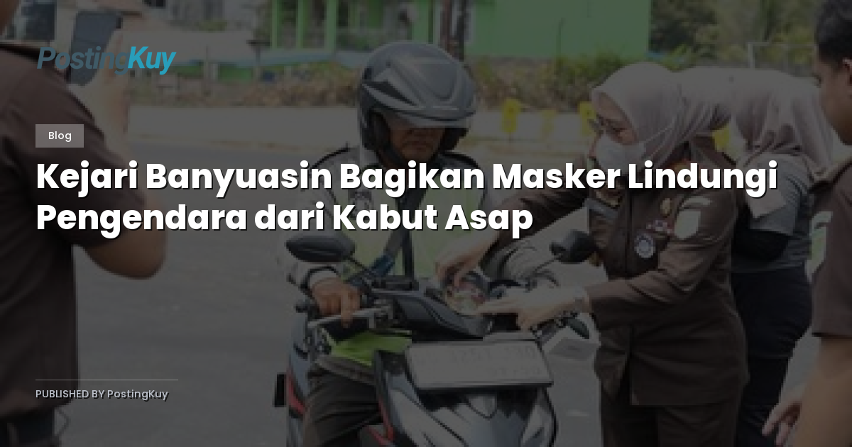 Kejari Banyuasin Bagikan Masker Lindungi Pengendara dari Kabut Asap